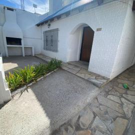 CASA "SONNIA" pleno centro, 200 mts de la peatonal y 300 mts del mar