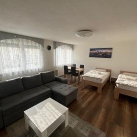 Modernes Apartment Saarbrücken، فندق في ساربروكن