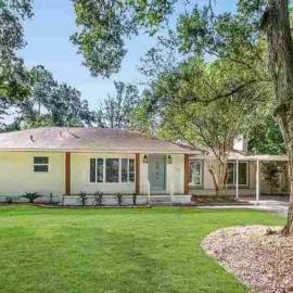 Mid City ranch! Huge backyard/Private pool!