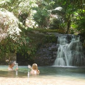 Fairy Falls - romantic Daintree Rainforest retreat with enchanting waterfall, Hotel in Cow Bay