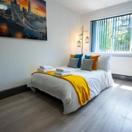 Contractors Wow3Beds off road Parking Town Centre
