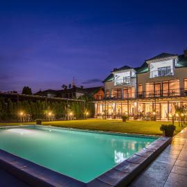 Guest House Panorama Aqualux with Free Parking โรงแรมในโนวีซาด