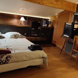 Logis Auberge de la Poirie, hotel sa Tendon