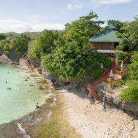 Blue Raven Resort, hotelli kohteessa Anda