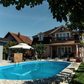 Zemun Polje में, होटल Lux Apartments With Pool Dex