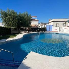 Beautiful views, pool & just 10min to the beach
