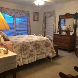 1st floor guest room with private full bath, hotelli kohteessa Milford