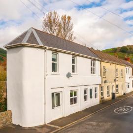 Riverside Great House In The Afan Forest Bike Park By STAE-Homes