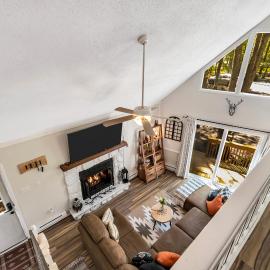 3 bedroom Rental pet friendly, fireplace, hot tub, near ski resorts