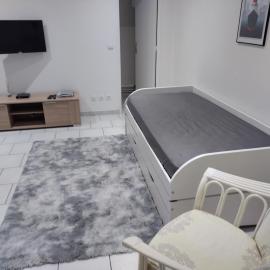charmant studio canapé lit ligue1 Netflix wifi