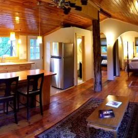 Farmview Cottage at White Lotus Eco Spa Retreat, hotel u gradu Stanardsville