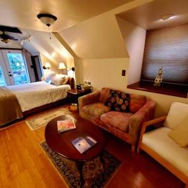 Balcony Suite at White Lotus Eco Spa Retreat、Stanardsvilleのホテル