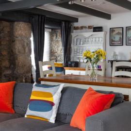 Poldark Charming Mousehole Cottage with Net Loft, хотел в Маусхол