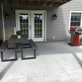 Privacy, entertainment, comfort galore 2 BR LR 1BA Home Theater, Pool Table, Hotel in Suffield