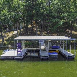 6bedrooms, ramp boat dock slips water toys, nice cove area, hotel u gradu Linn Creek