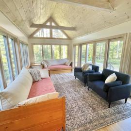 Quiet Family Friendly Home w/ Backyard [Owls Nest], hotel v destinácii Tremont