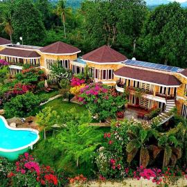 Castle View Hotel Samal, hotel di Magamomo