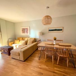 Apartamento en el centro de Benasque con piscina، فندق في بيناسكي