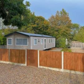 Bishy Barnabee, Waxham, nr Sea Palling, Dog friendly, Private path to the beach