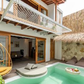 90 SECS TO BEACH - New Pool Loft W/Cinema+Netflix
