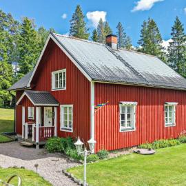 Hus Marie - schwedischer Waldhof in idyllischer Alleinlage mit Kamin, hotel di Åmål