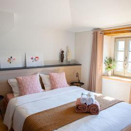 La Fée Capucine - Chambres et table d'hôtes - Espace bien-être et massages, hotel in Saint-Galmier