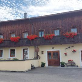 Gästehaus Schörgenhofer, hotel in Waging am See