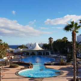 Luxury Villa sea front Costa Teguise, hotelli kohteessa Costa Teguise