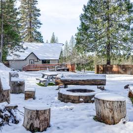 Serene Cabin Retreat Between Murphys & Arnold, hotel em Murphys