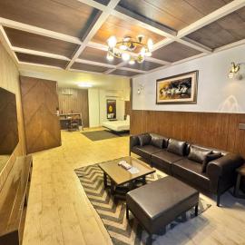 Signature By Hotel Crown Inn, ξενοδοχείο στο Καράτσι