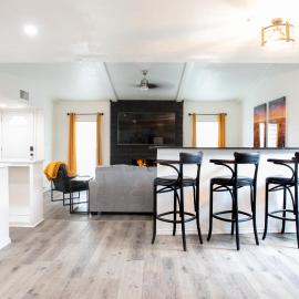 The GrandEscape 4 bed 1 story home Pet friendly with secure back yard, hotel in The Colony