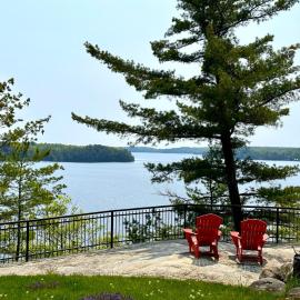 Lakefront Retreat Hot Tub Outdoor Sauna Dock Swim Stunning Views!, hotel em Rosseau