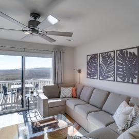 St Helena Island Vacation Rental: Walk to Beach!, hotel in Oceanmarsh Subdivision