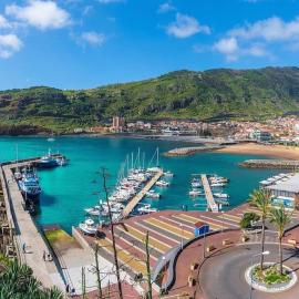 Machico center w/ terrace 5 min beach, hótel í Machico