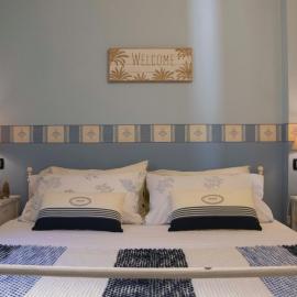 Blue Marine - Trilocale con Smart Tv, WiFi Gratuito, Aria Condizionata, ideale per Famiglie