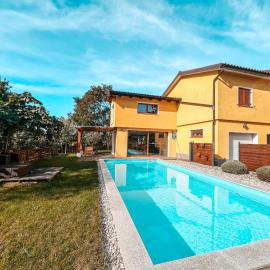 Sežana में, होटल Olive garden family apartment with private pool