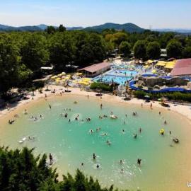 Mobilhome 5 personnes camping 4 étoiles, Hotel in Châteauneuf-de-Galaure