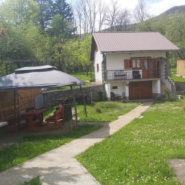 Kuća za odmor Denis โรงแรมในMala Lešnica