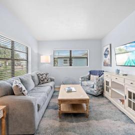 Downtown Cottage - Walk to the Beach & Restaurants, Hotel in Cocoa Beach