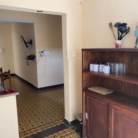 Apartamento para 8 personas frente a la plaza principal Mercedes Uruguay, hotelli kohteessa Mercedes