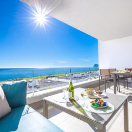 Luxury apartment with sea and golf view, khách sạn ở San Roque