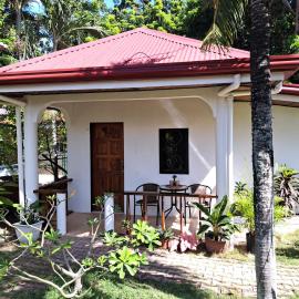 Palmera Palma Private 1-BR Bungalow #3, hotell i Moalboal