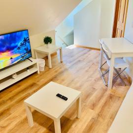 Bright, Stylish & Cozy Private Attic Unit near NYC!, hotel u gradu Haledon