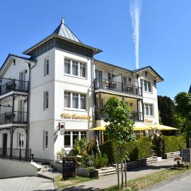 Pension Sanddorn mit Café Carlssons, hotel in Binz