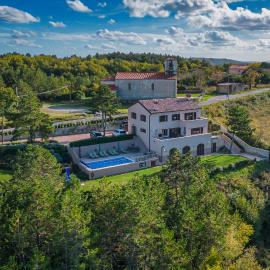 Luxury Villa Gradin، فندق في Gračišče