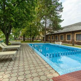BL Garden Panzió, hotelli kohteessa Balatonlelle