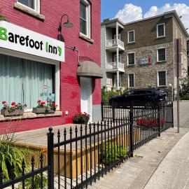 Barefoot Inn, hotel en Ottawa