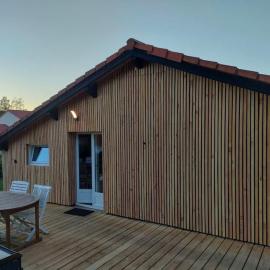 Chalet au bord du lac, viešbutis mieste Aydat