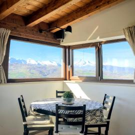 Iacobhouse, casa con giardino esclusivo e parcheggio privato con vista sul Gran Sasso