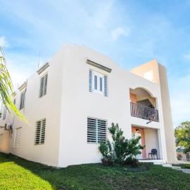 Colinas Del Atlantico 2 floors، فندق في إيزابيلا